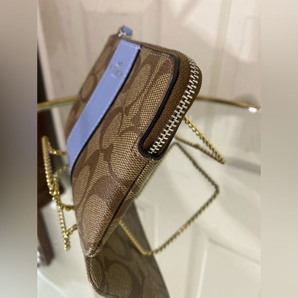 🚨COACH: NEVER USED! | Corner Zip Wristlet - Picture 10 of 11